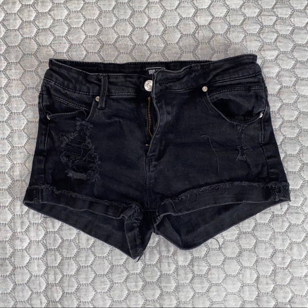 BLACK SHORT SHORTS